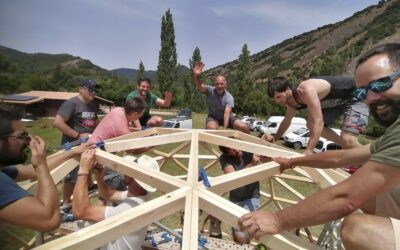 Firhàbitat promueve las estructuras geodésicas de madera con un curso en Konvent